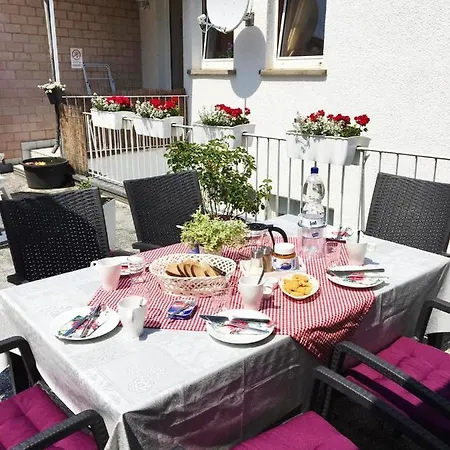 Charming 2-Bed-Apartment In The Old Town Of Cochem Eksteriør billede